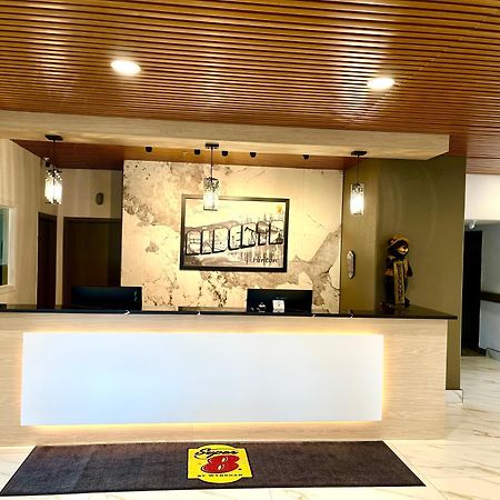 Hotel Super 8 By Wyndham Hinton Exterior foto