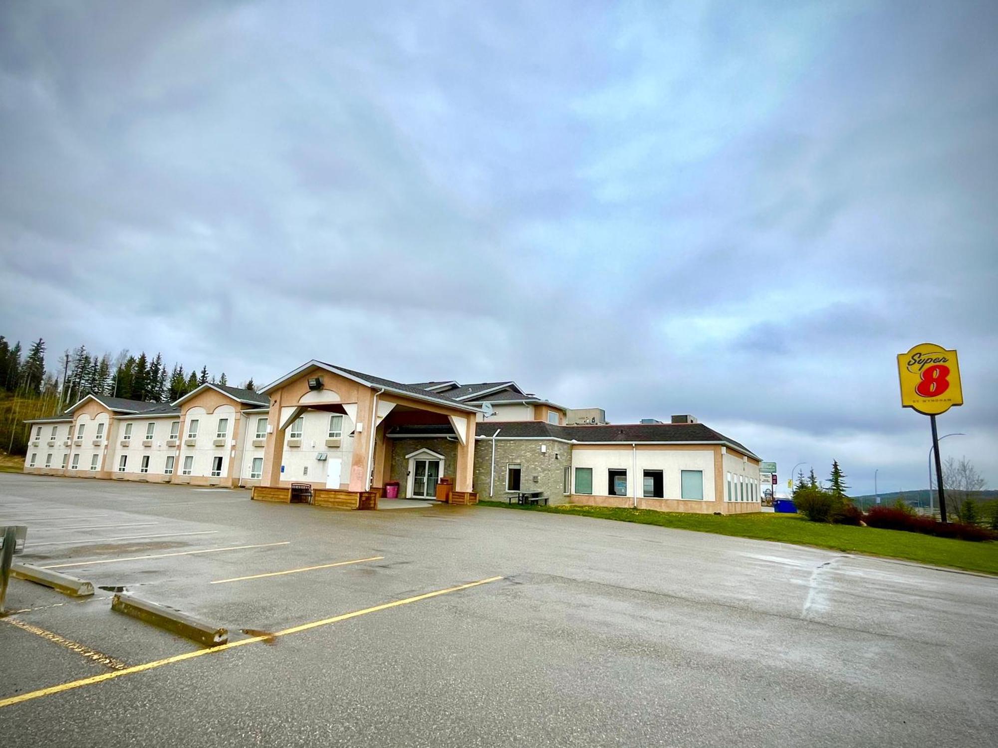 Hotel Super 8 By Wyndham Hinton Exterior foto